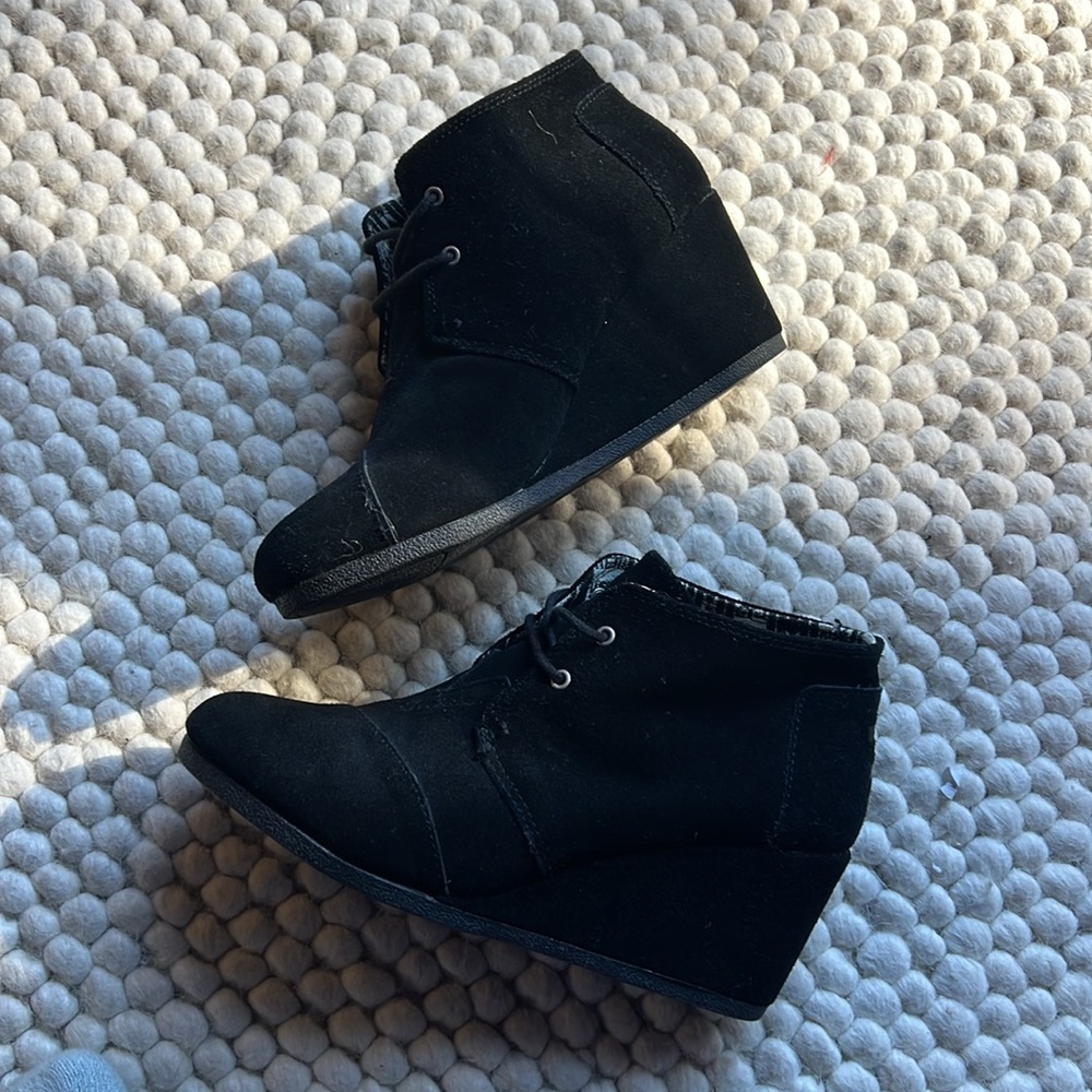 TOMS Desert Wedges Black Suede Booties Size W 9.5